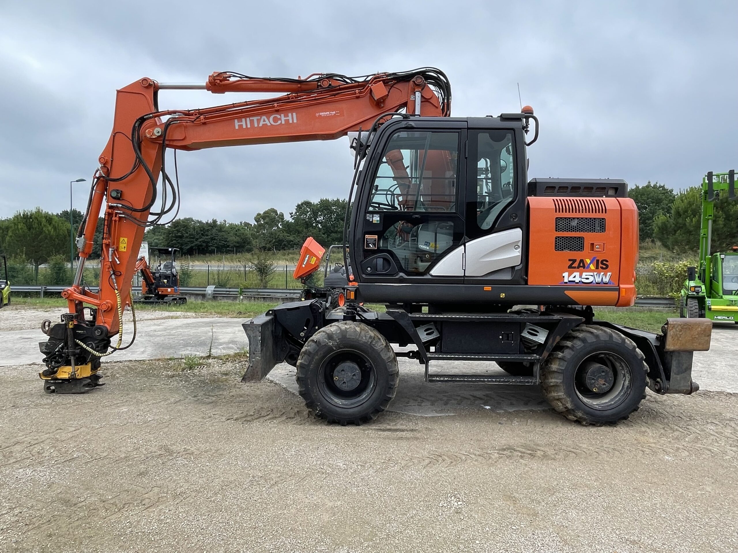Pelle sur pneus Hitachi ZX145W-6