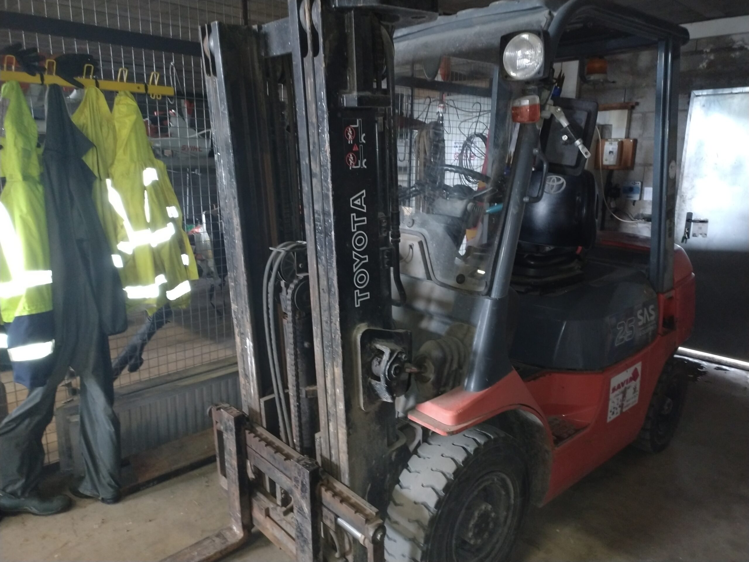 CHARIOT ELEVATEUR INDUSTRIEL TOYOTA FGF 25